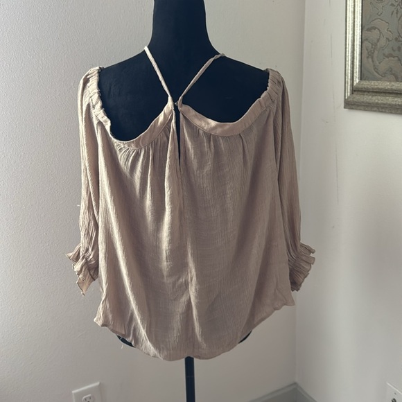HYFVE Sz L Off the shoulder Tan airy crinkle top blouse - Picture 3 of 5